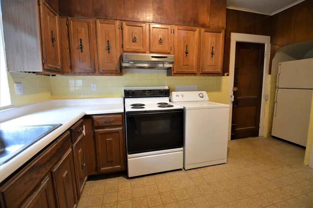 141 Fuller St, North Brookline