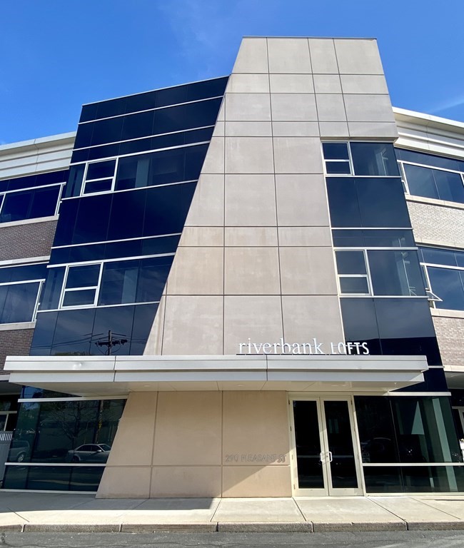 290 Pleasant St, East Watertown