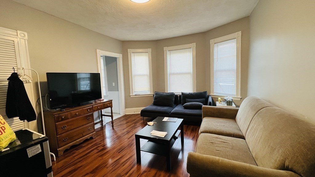 60 Fiske St, Waltham