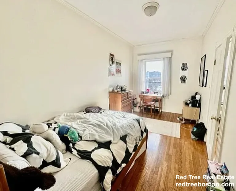 912 Beacon St, Fenway