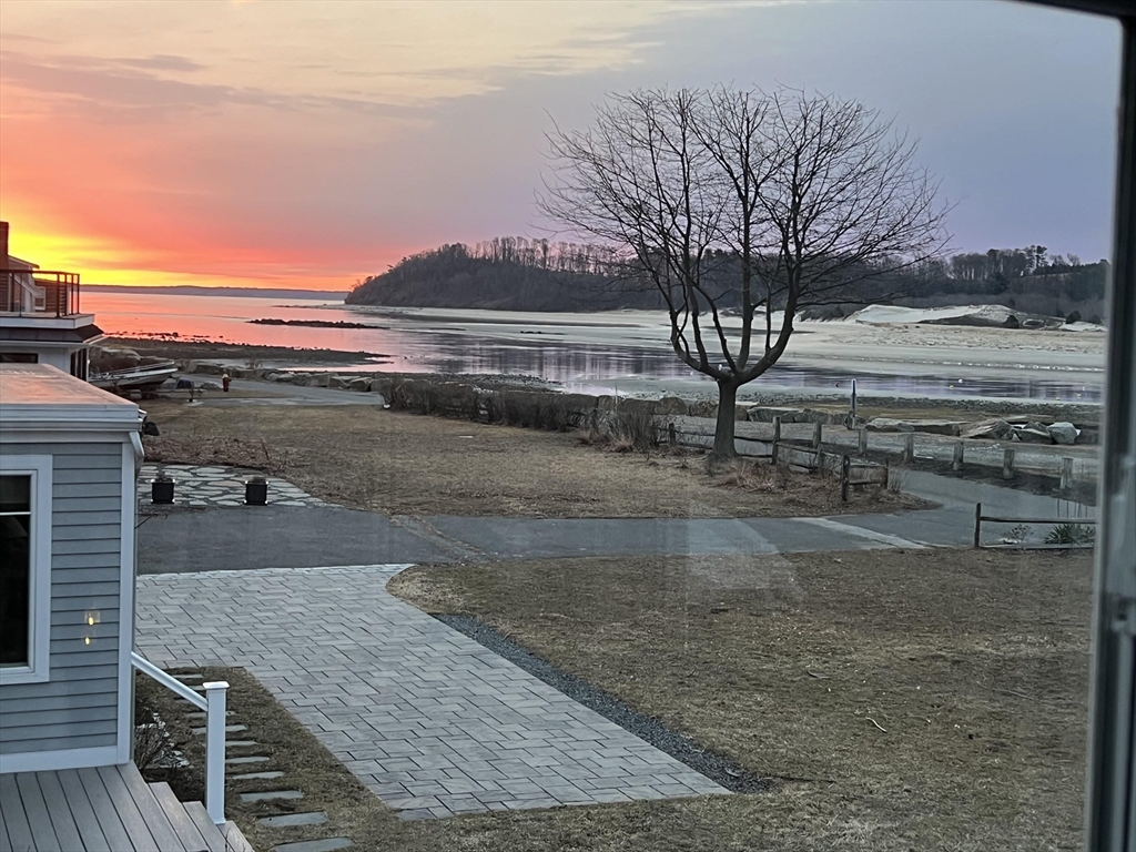 37 River Rd, Little Neck