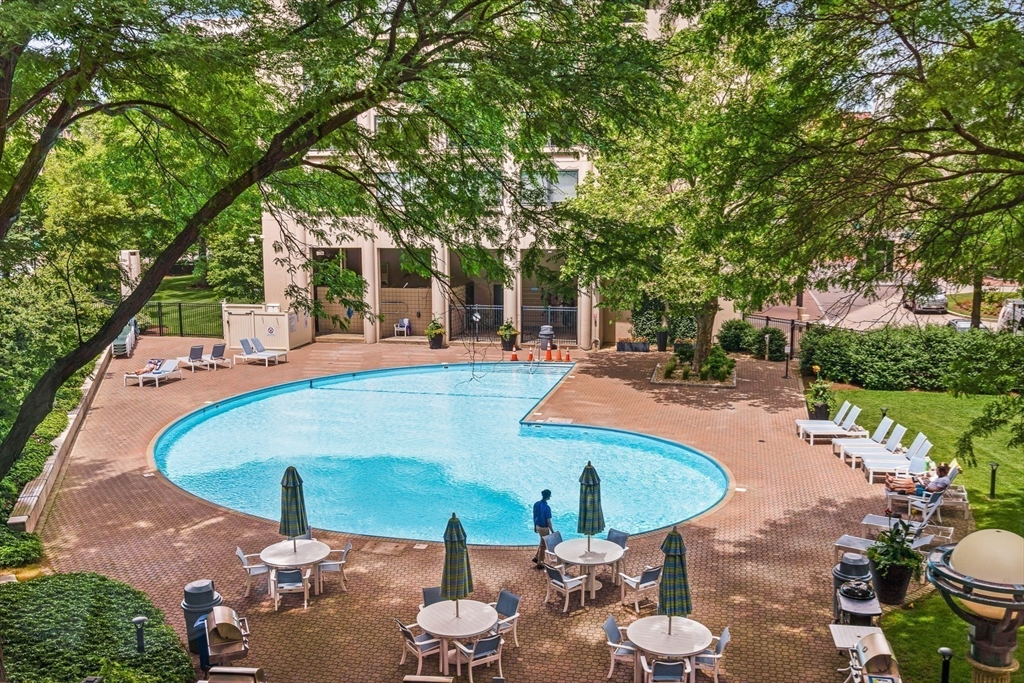 85 E India Row, Waterfront