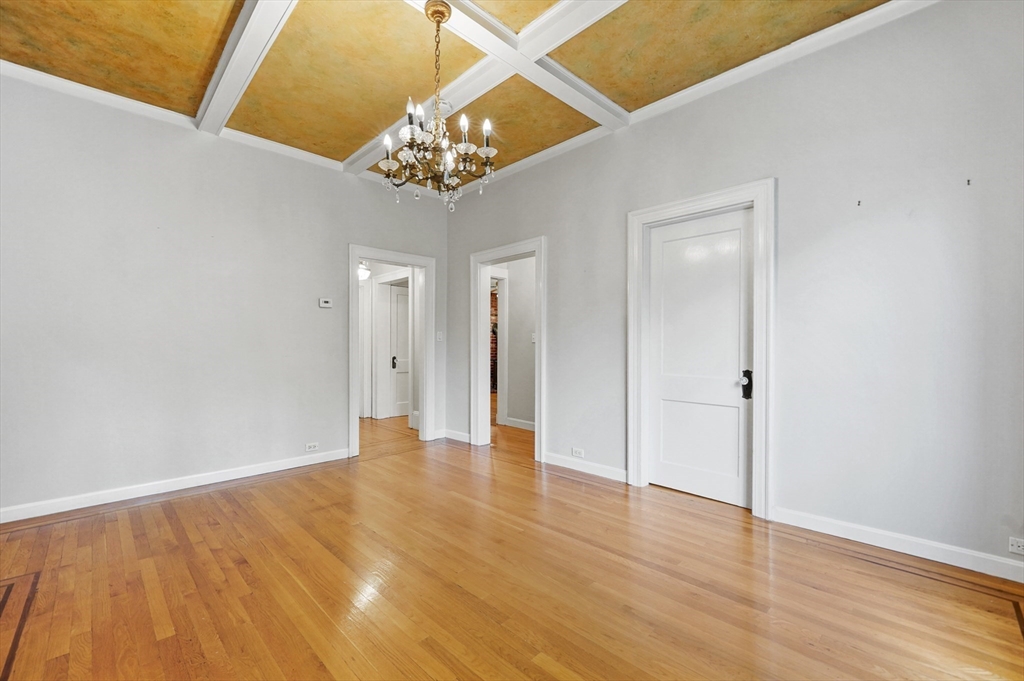 20 Willow St, Newton