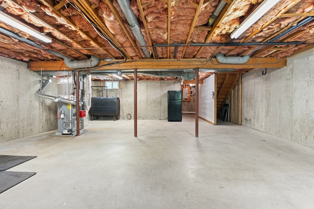 8 Candice Ct, Woburn