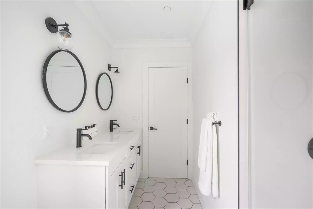 631 Saratoga St, East Boston