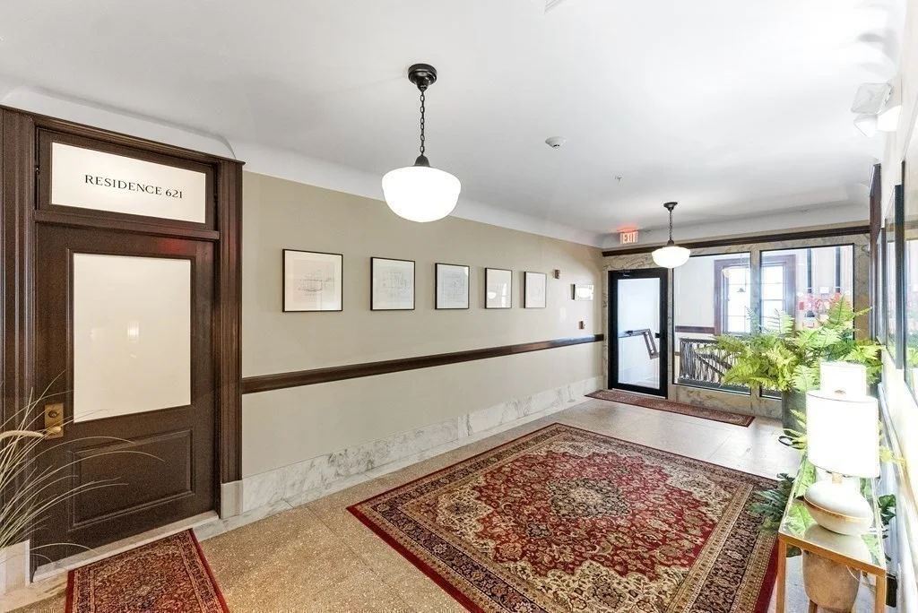 6 Main St Ext, Downtown