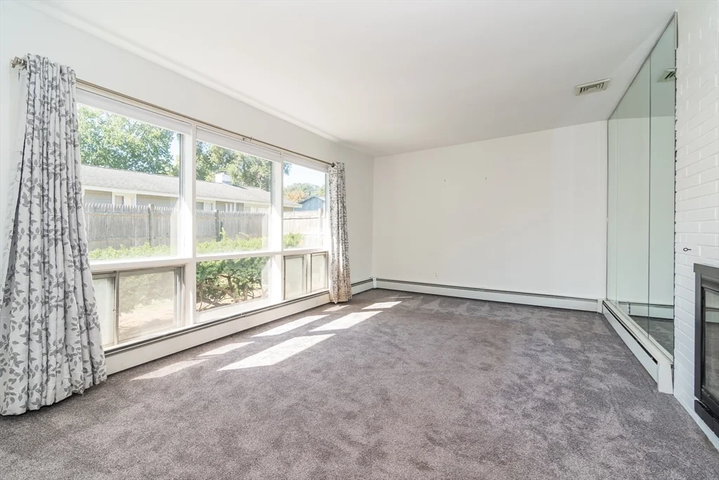 14 Rosslare Rd, Framingham