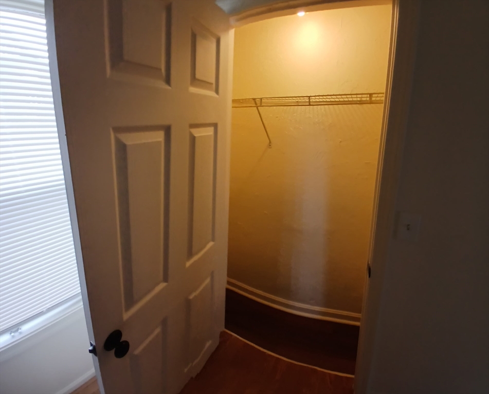 1909 North Main St, Fall River