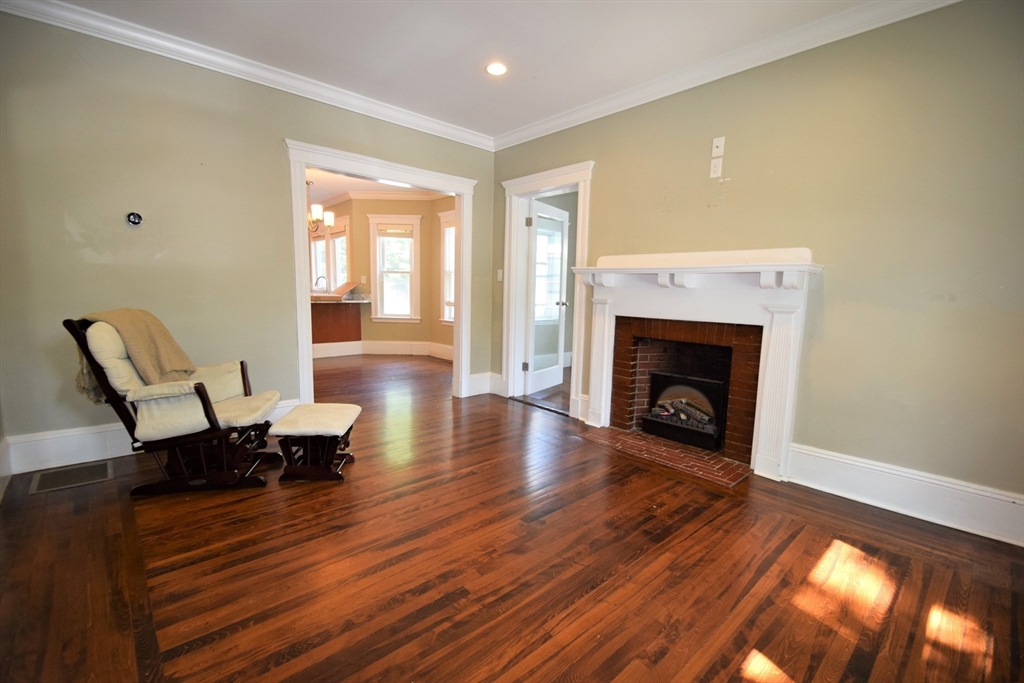 179 Tremont St, Newton