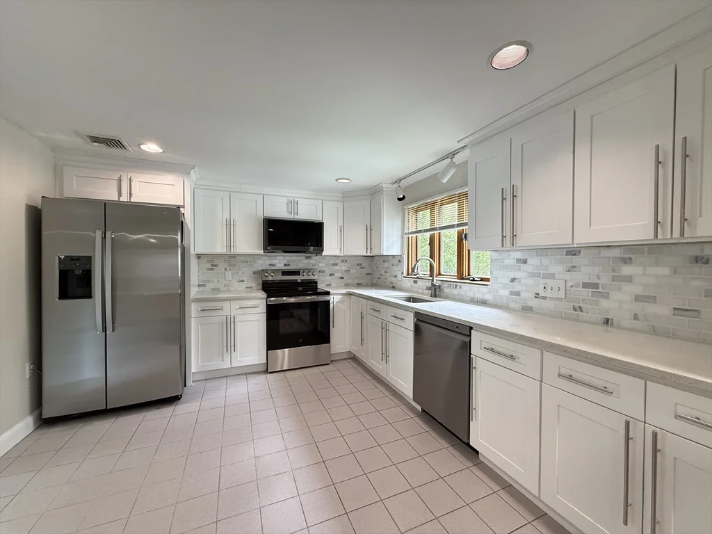 115 Grove St, Chestnut Hill