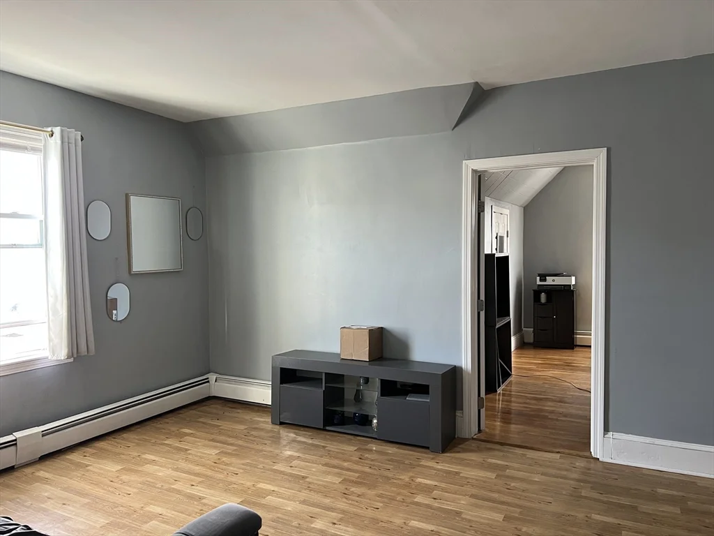 7 Beacon St, Attleboro