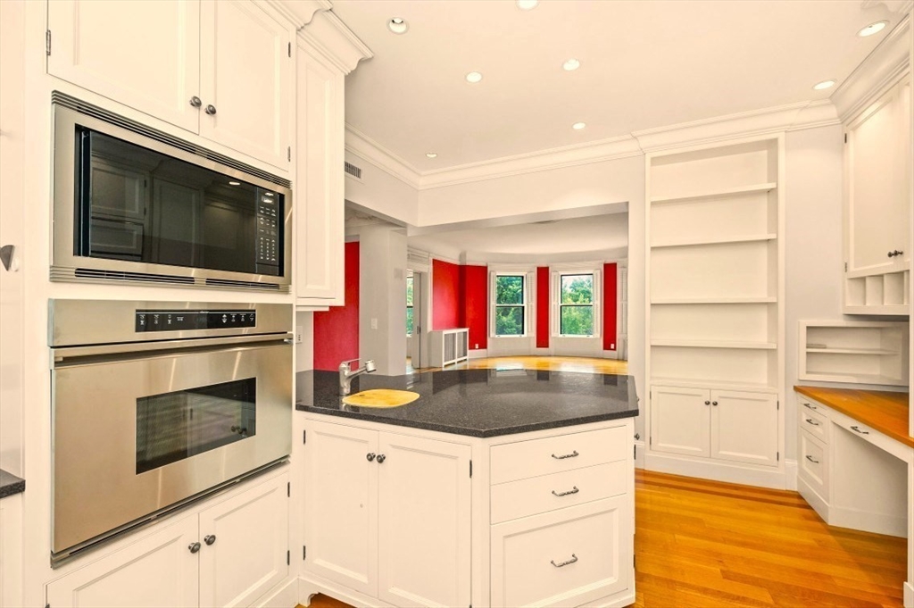 290 Commonwealth Ave, Back Bay