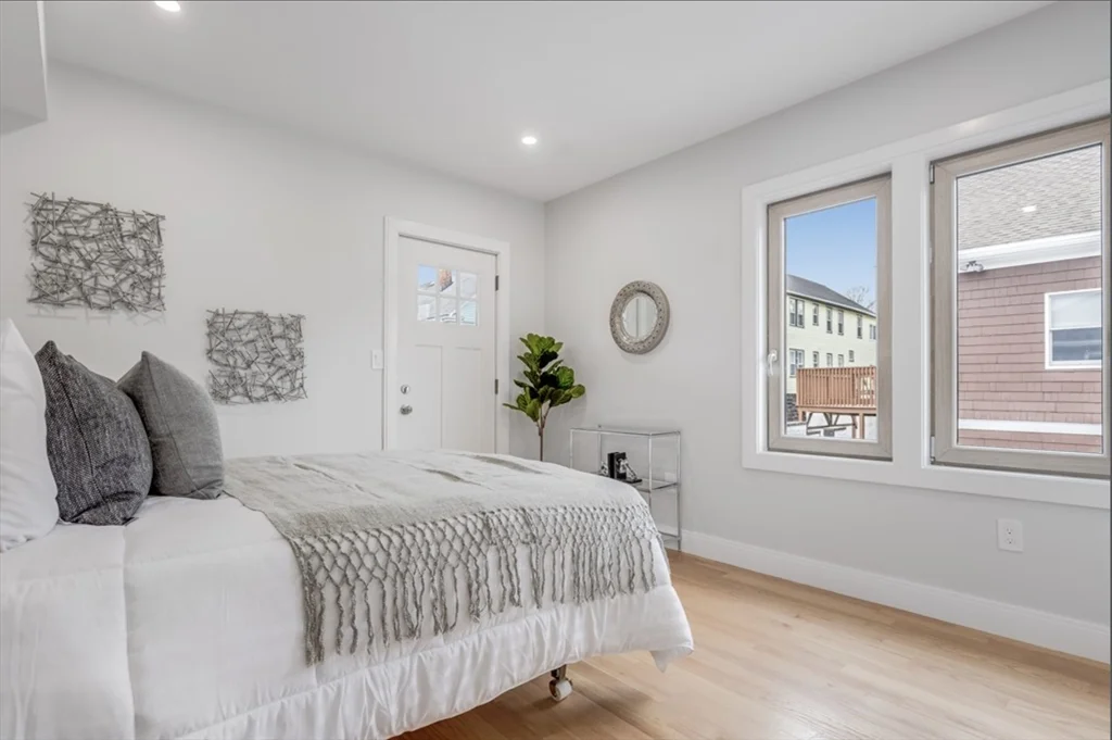 15 Melville, Ten Hills