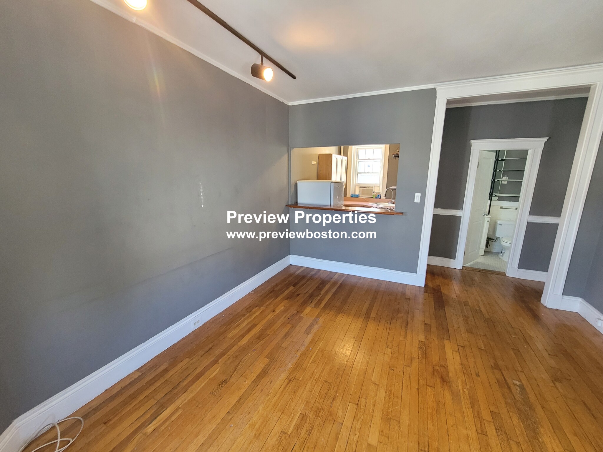 1572 Commonwealth Ave, Brighton