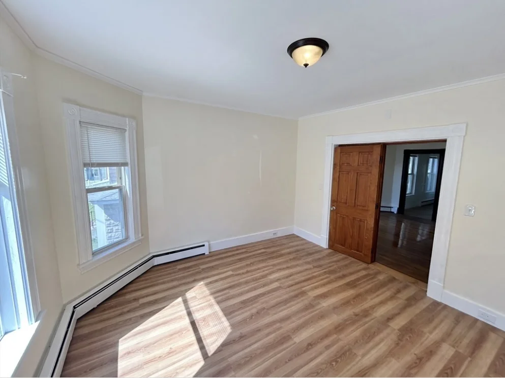 15 Estabrook Ave, Marlborough