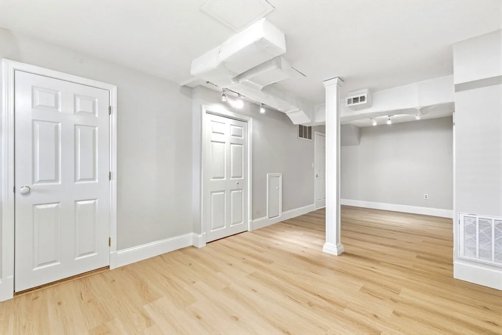 442 Main St, Charlestown