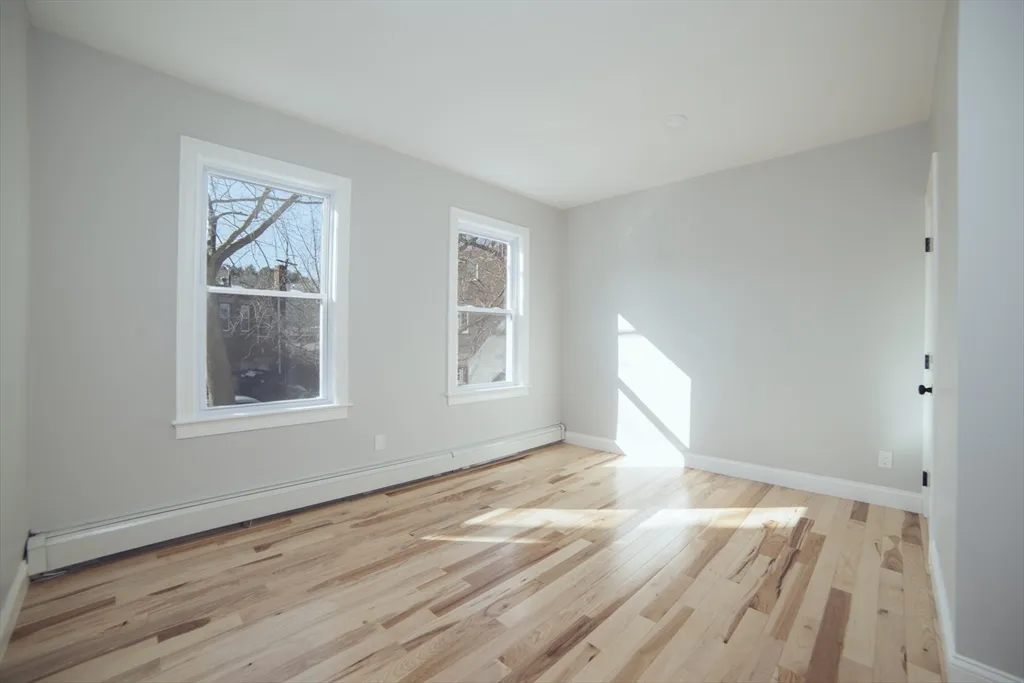 10 Duffley Ct, Chestnut Hill