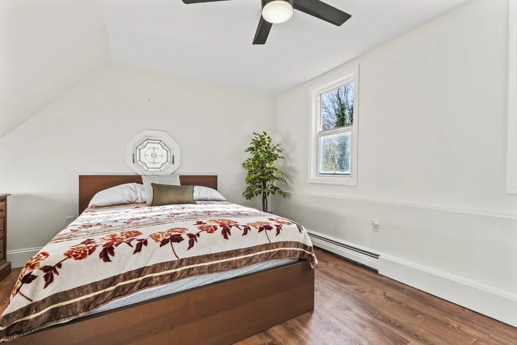 1142 Washington St, Whitman