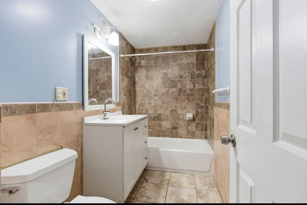 20 Leslie St, Dorchester