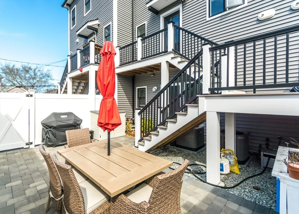 29 Cherry St, Waltham