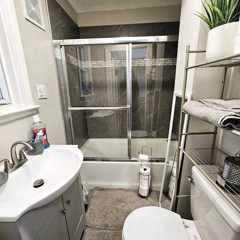 184 Canton St, East Side