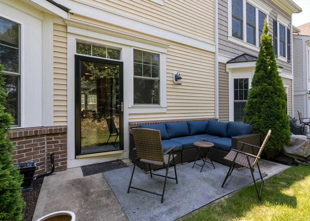 115 Halsted Dr, Hingham