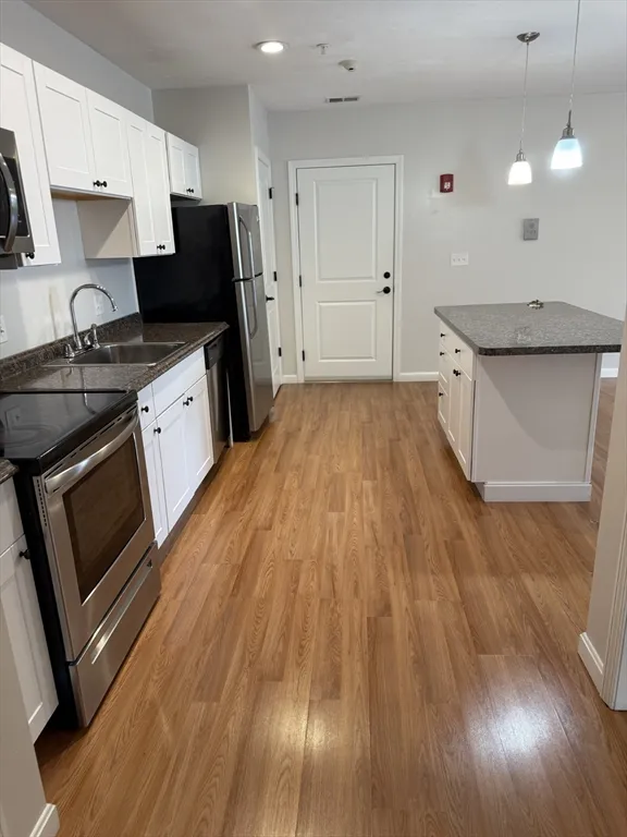 576 South Ave, Whitman