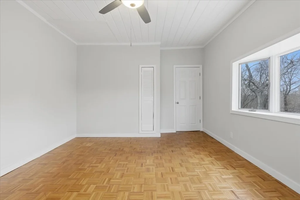 715 Truman Pkwa, Hyde Park