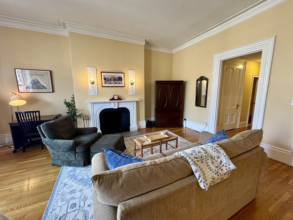 169 Beacon St, Back Bay