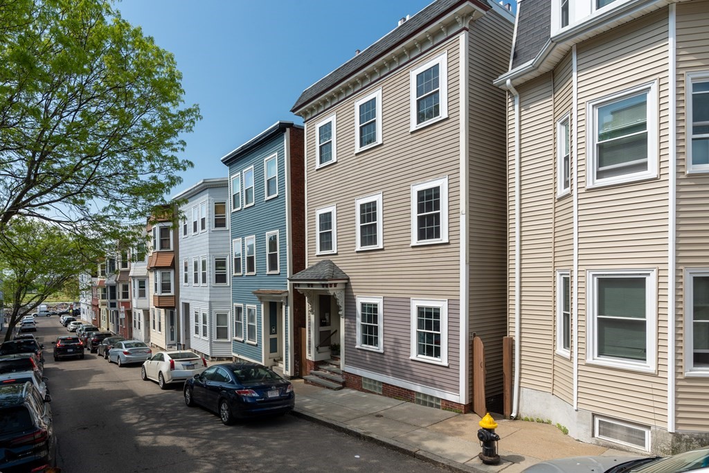 55 Gates St, South Boston