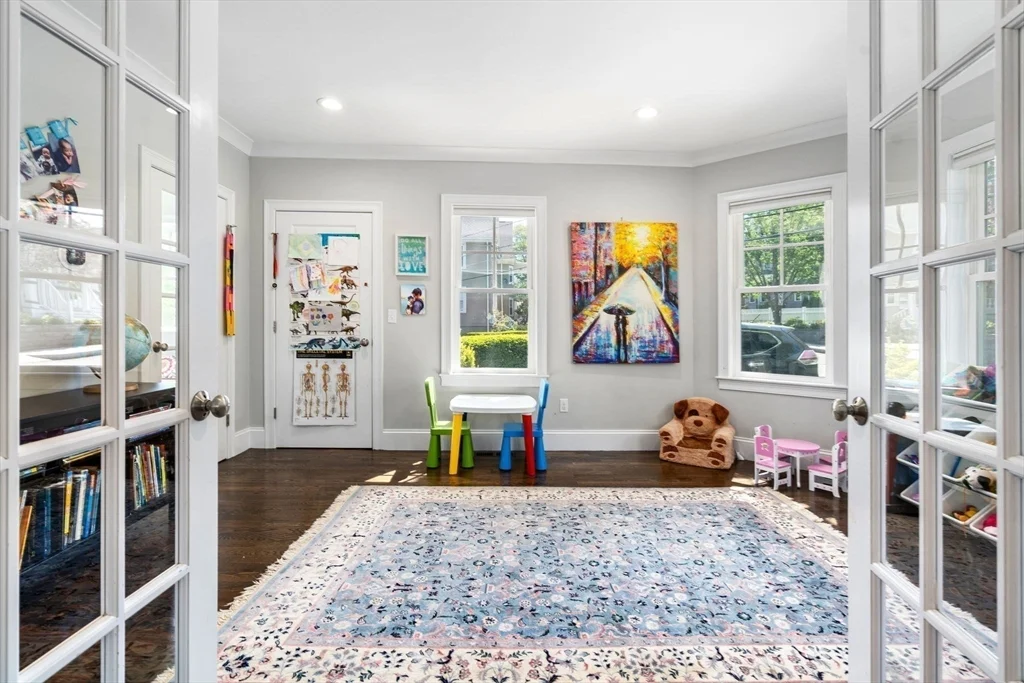 119 Charlesbank Rd, Newton Corner