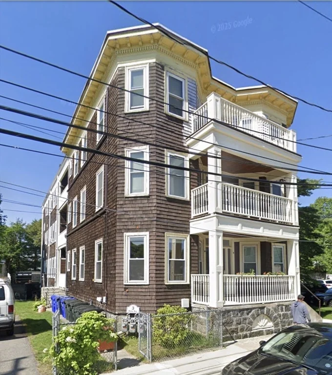 3 Dana Ave, Hyde Park