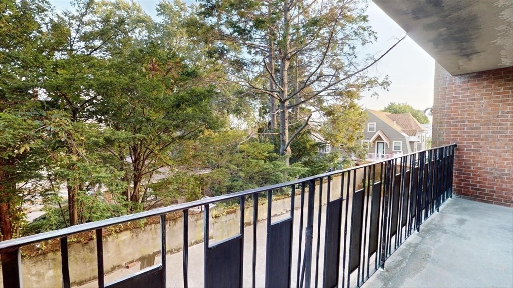 390 Broadway, Winter Hill