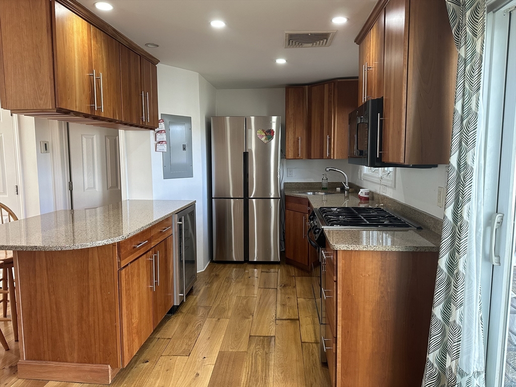 715 Hammond St, Chestnut Hill