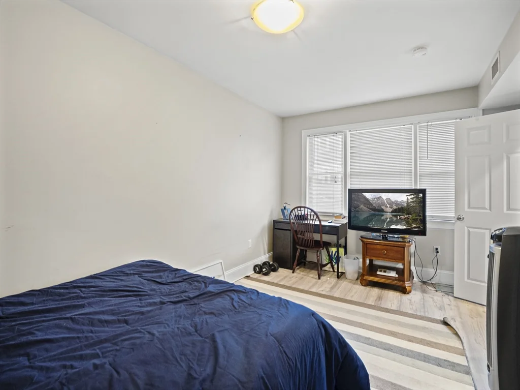 157 W 6th St, South Boston