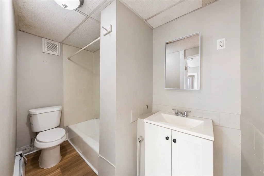 50 Common St, North Lawrence