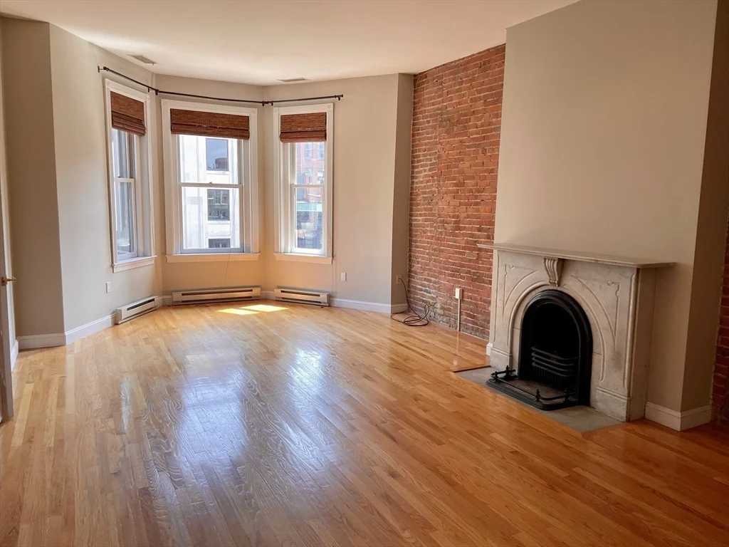 123 Newbury St, Back Bay