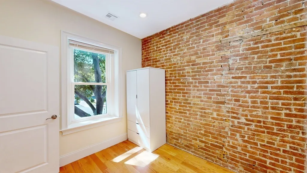 79 Brighton Ave, Allston