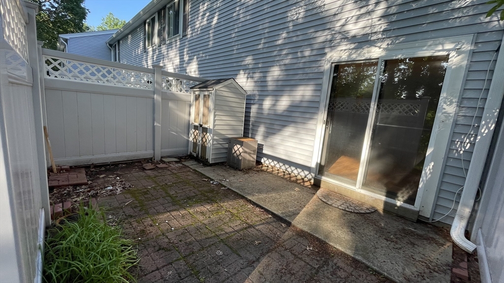 46 Village Hill Ln, Natick