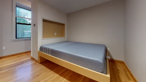 115 Mount Auburn St, Harvard Square