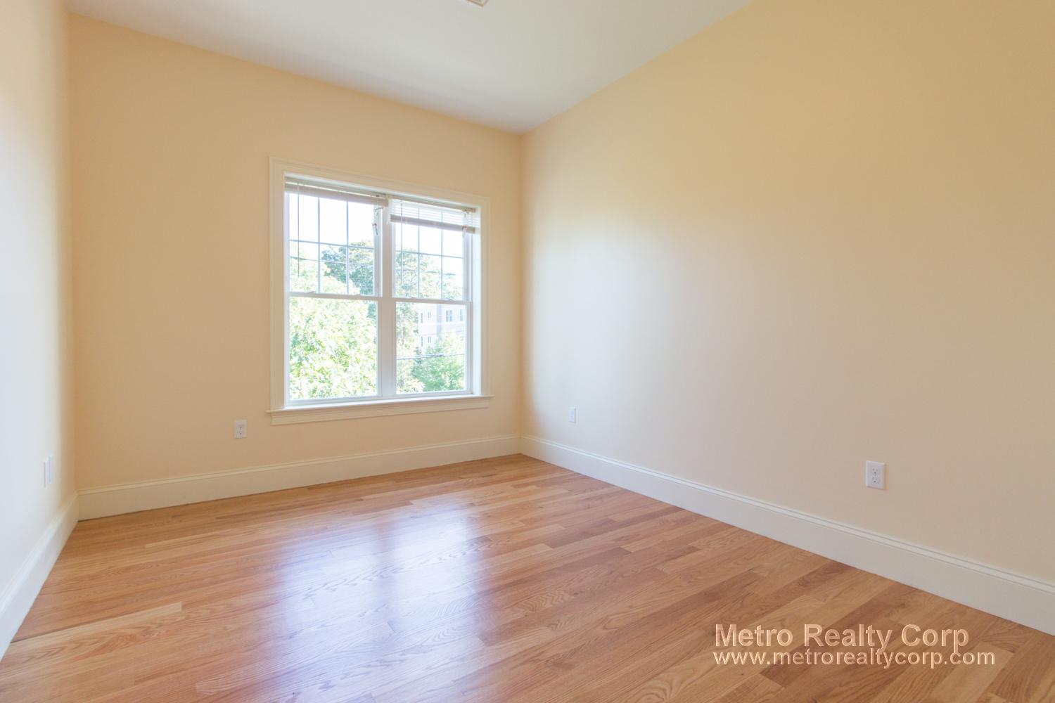 5165 Washington St, West Roxbury