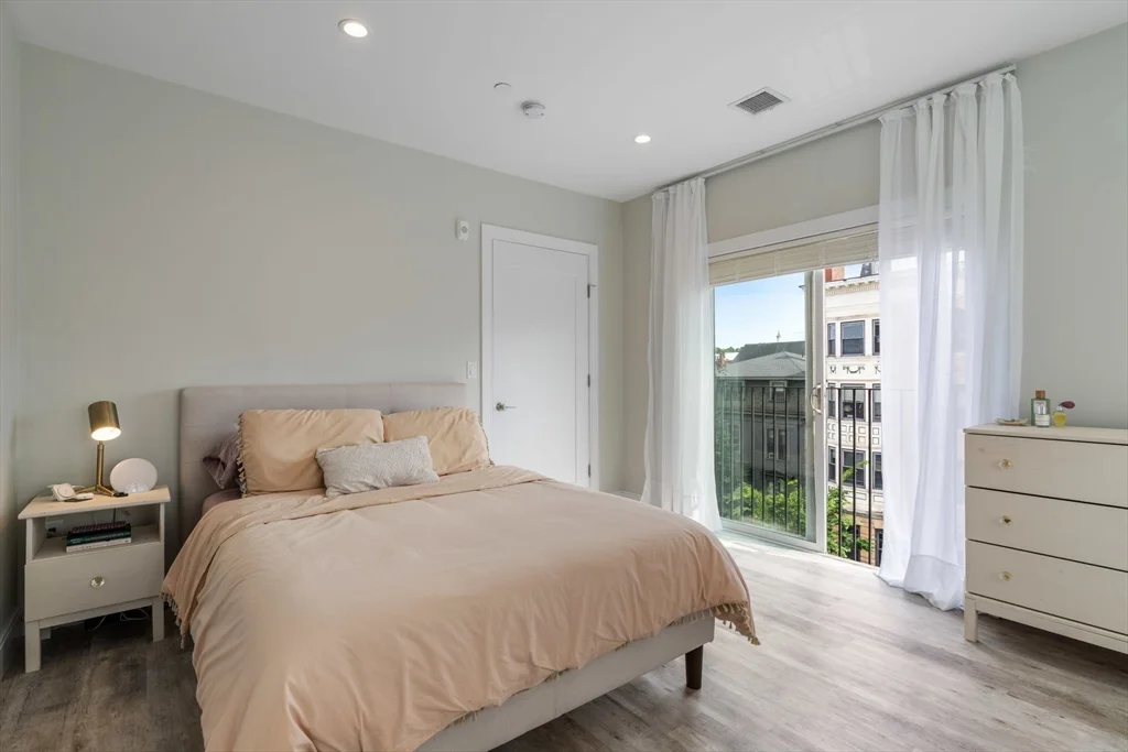 1457 Tremont St, Mission Hill