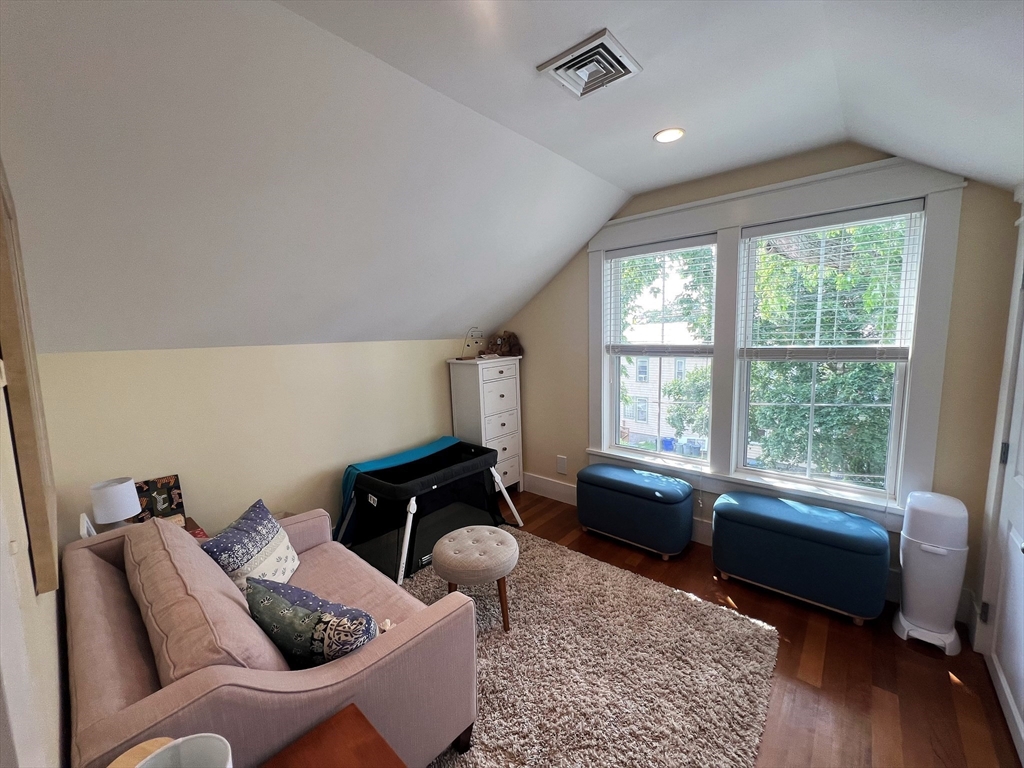 44 Rockview St, Jamaica Plain