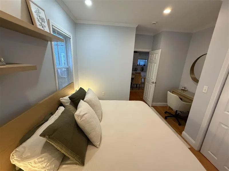 1576 Cambridge St, Mid-Cambridge