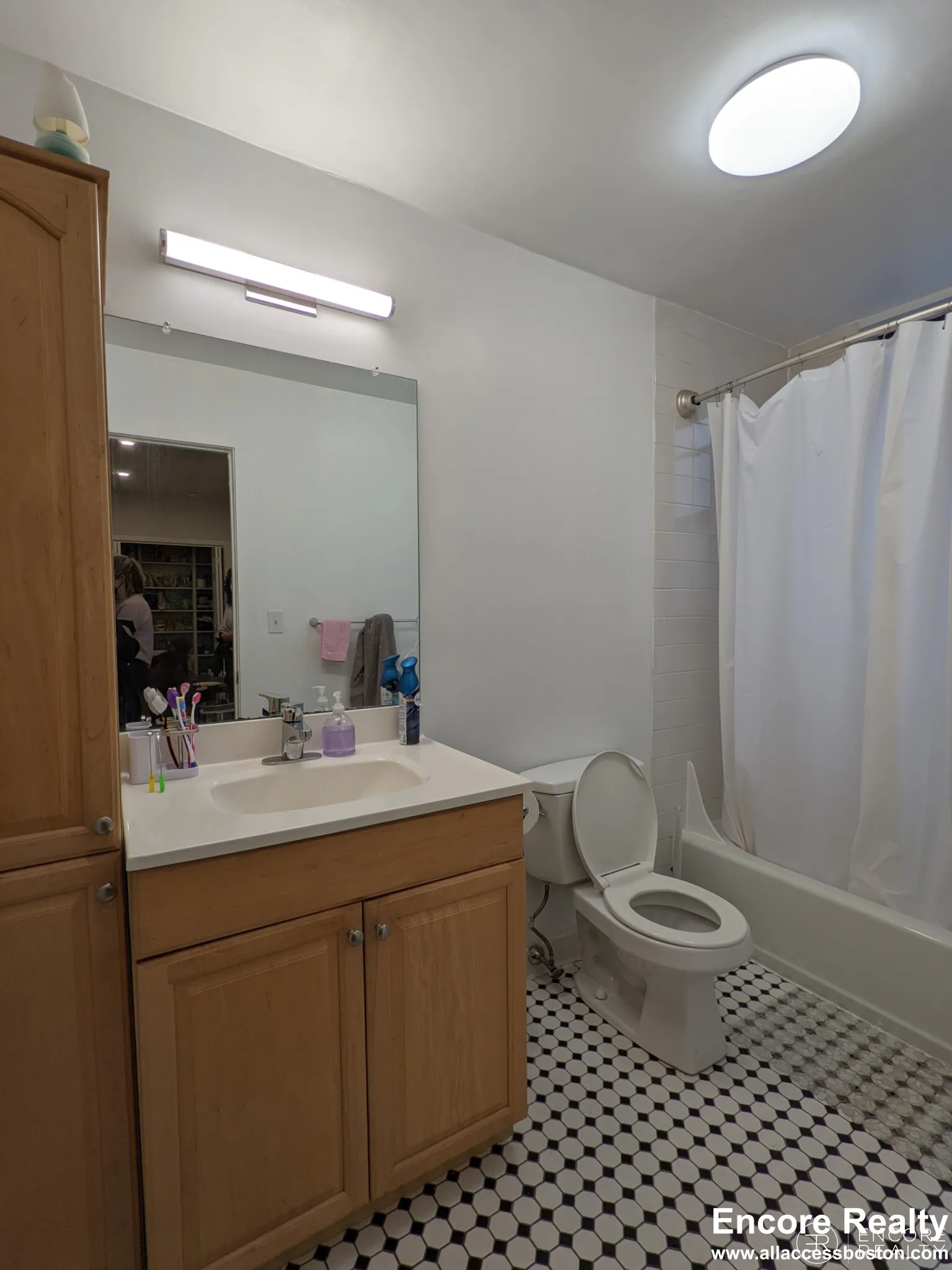 833 Beacon St, Fenway