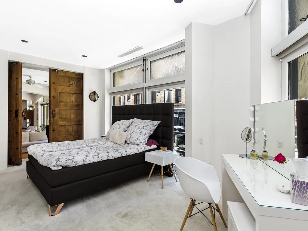 86 South, Leather District