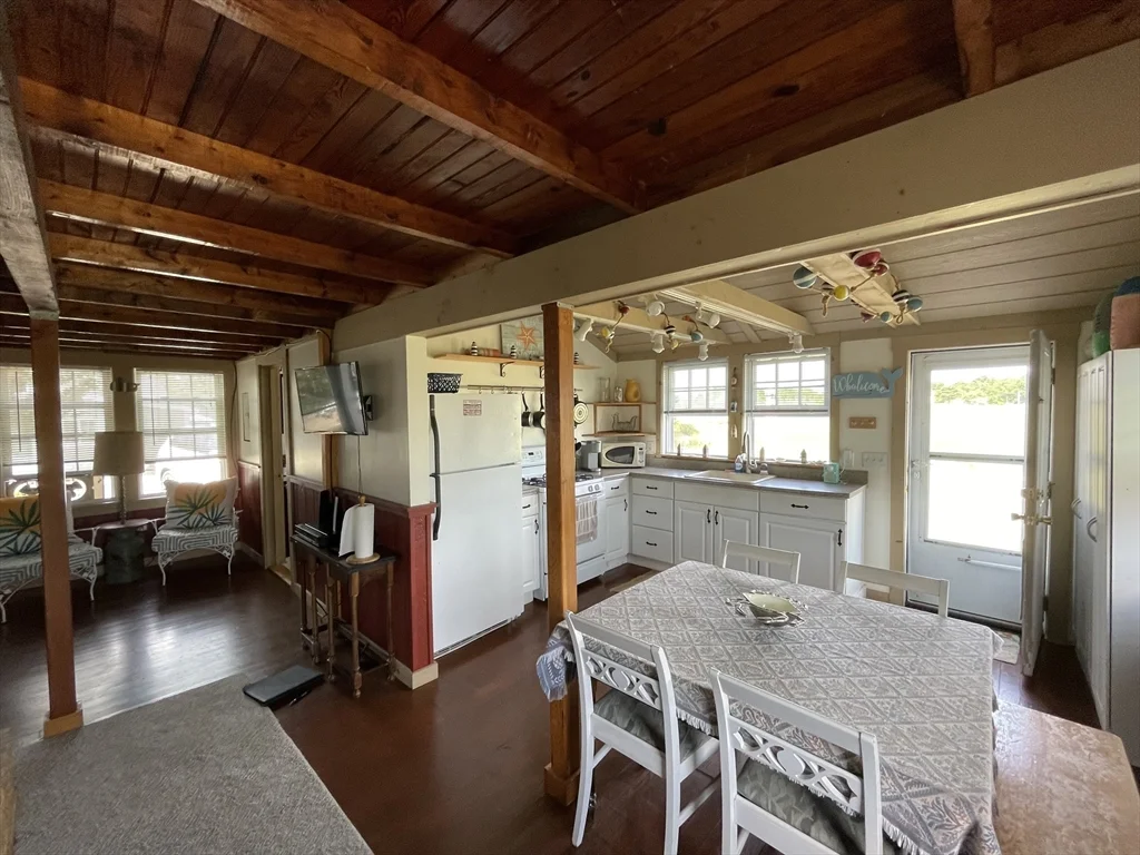 28 Brighton St, Green Harbor