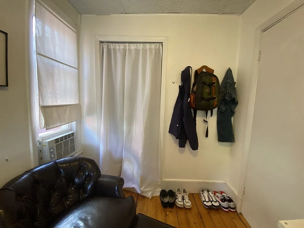 496 Sumner St, East Boston