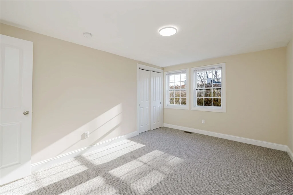 687 Washington St, Easton