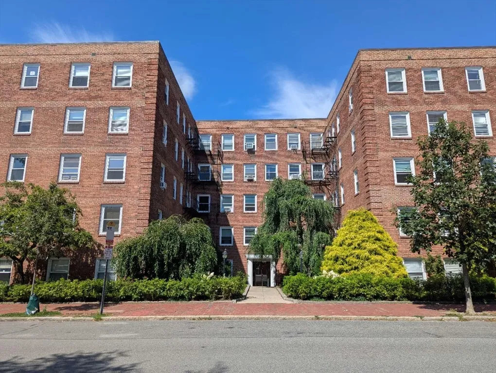 395 Broadway, Mid-Cambridge